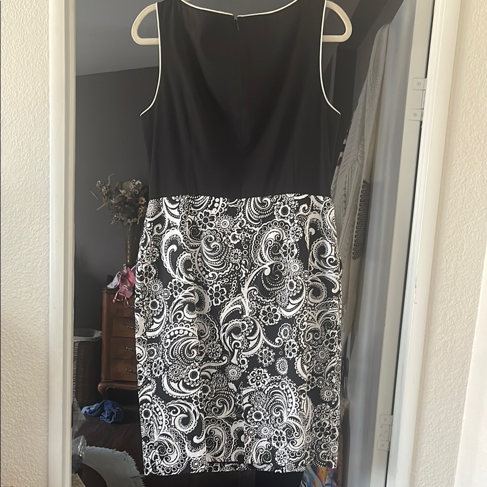 Tahari Black and White Sheath Midi Dress pockets lined like new - Picture 6 of 6
